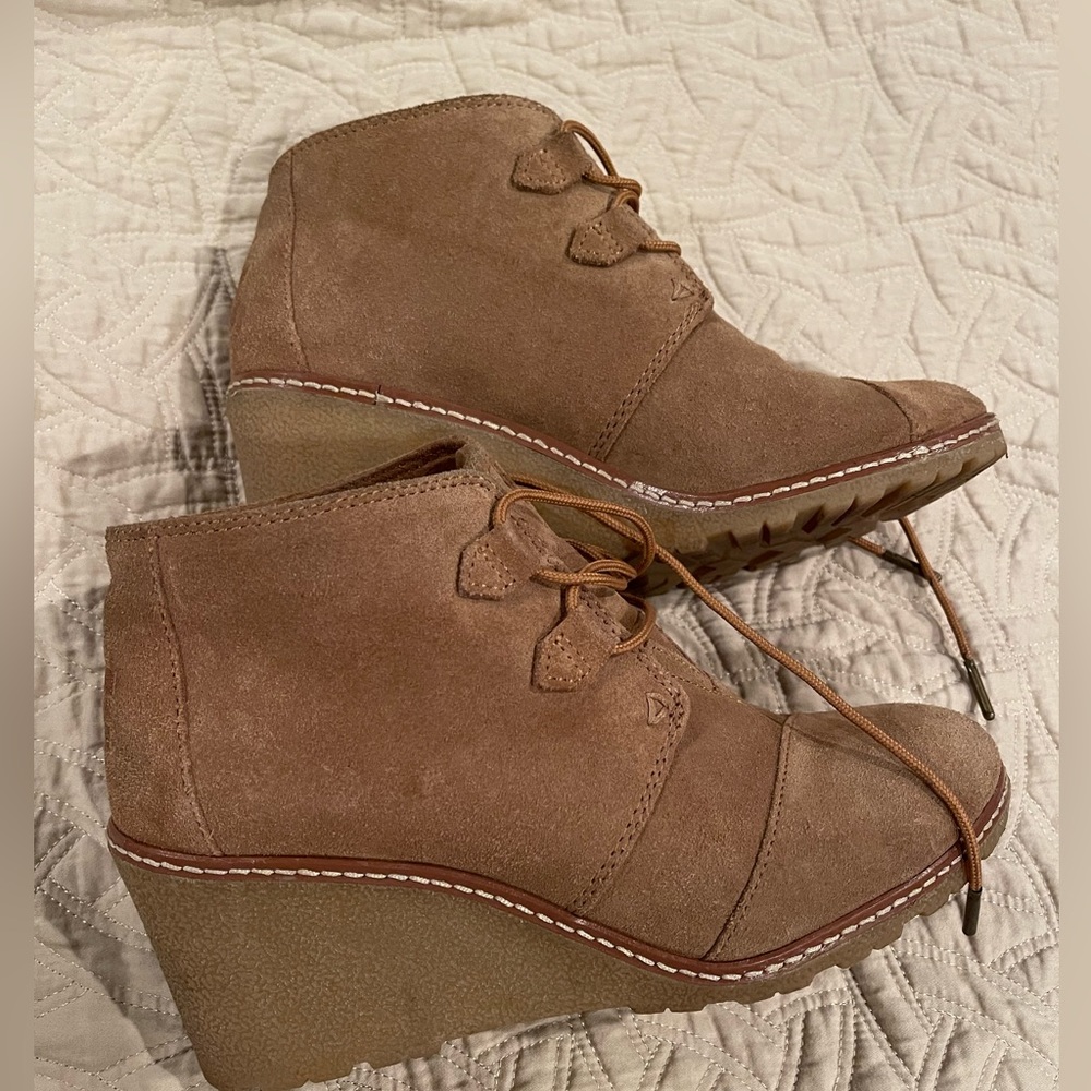Laceup Wedge Suede Ankle Bootie Sz 8